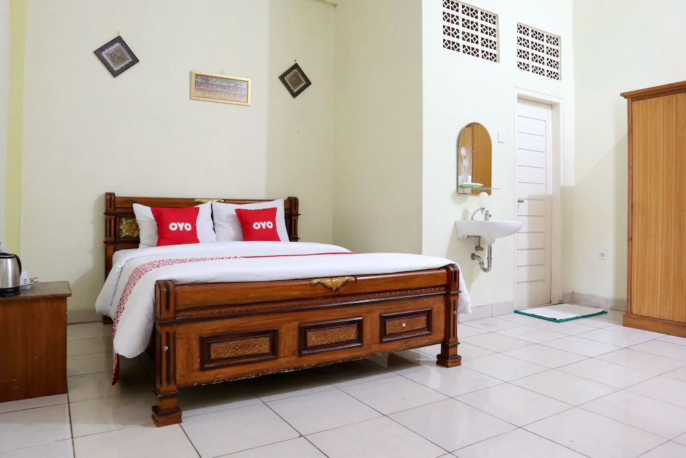 Hotel Almadinah Syariah by OYO Rooms