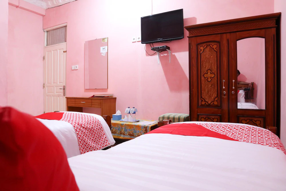Hotel Almadinah Syariah by OYO Rooms