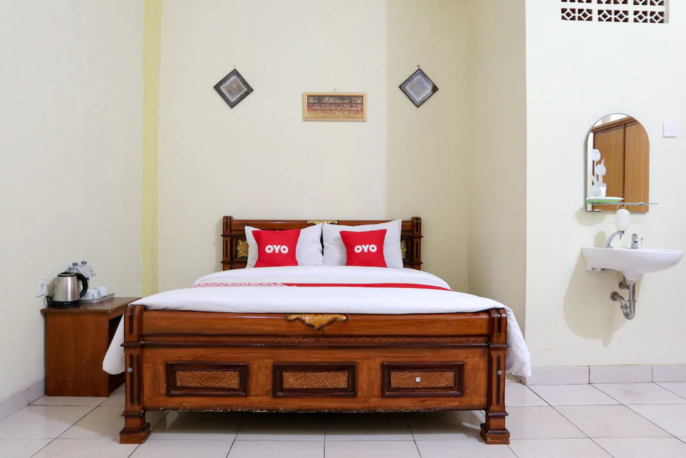 Hotel Almadinah Syariah by OYO Rooms