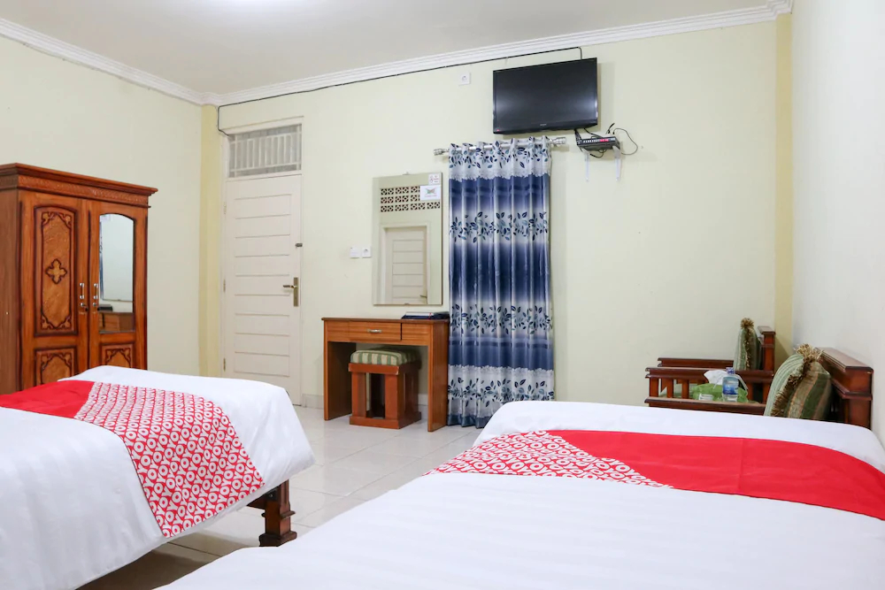 Hotel Almadinah Syariah by OYO Rooms