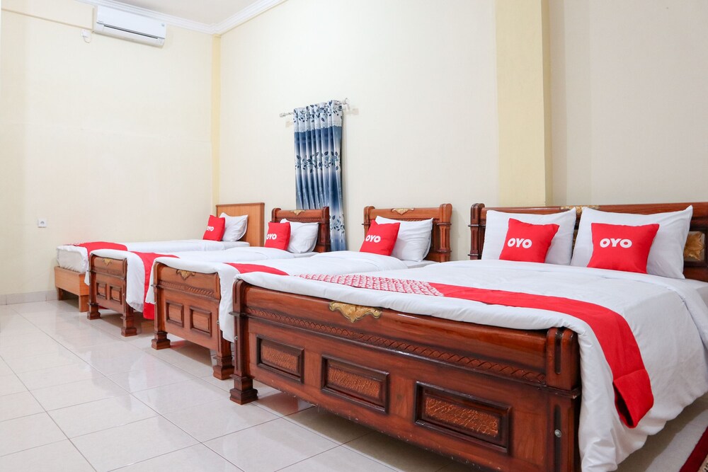 Hotel Almadinah Syariah by OYO Rooms