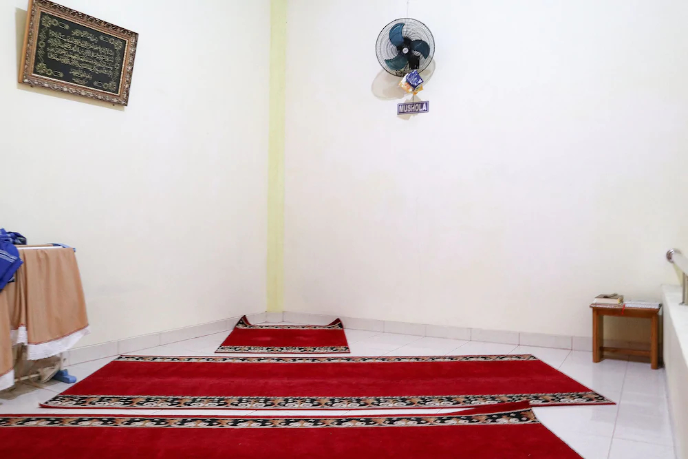 Hotel Almadinah Syariah by OYO Rooms
