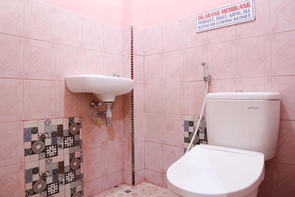 Hotel Almadinah Syariah by OYO Rooms