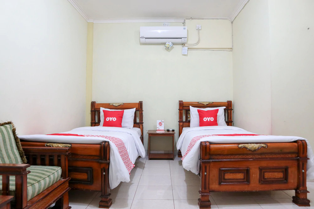 Hotel Almadinah Syariah by OYO Rooms