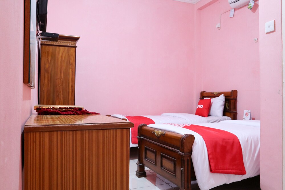 Hotel Almadinah Syariah by OYO Rooms