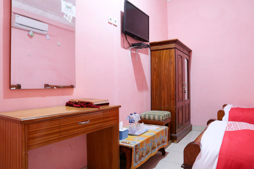 Hotel Almadinah Syariah by OYO Rooms