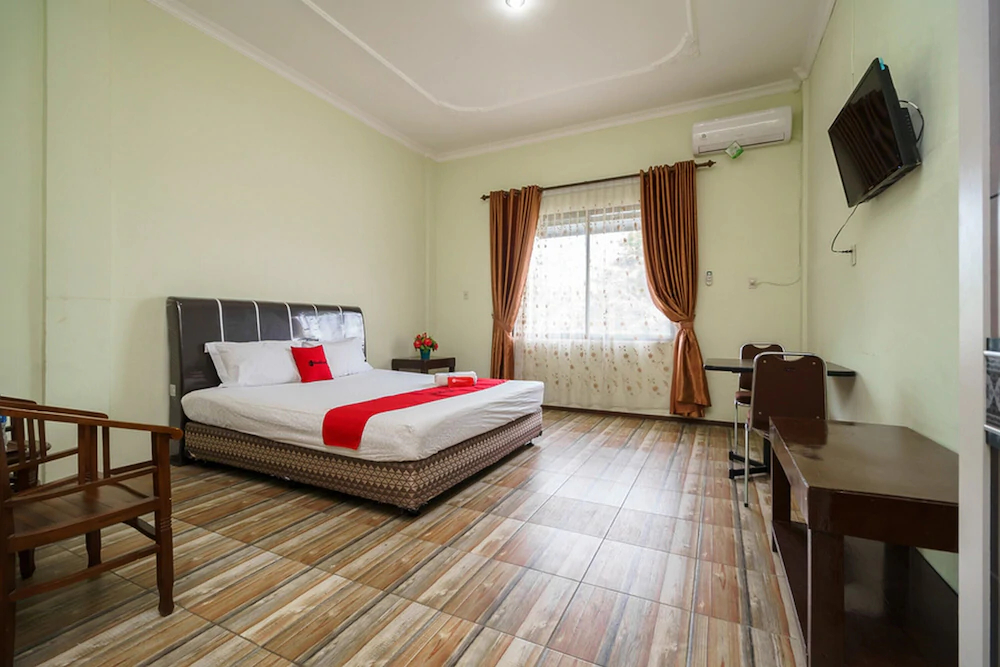 City Hotel by RedDoorz