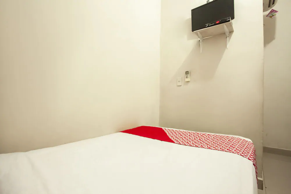 Hotel Apple by OYO Rooms