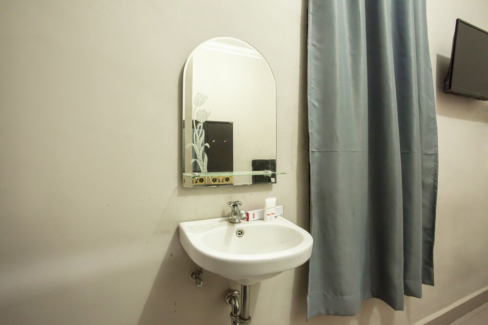 Hotel Apple by OYO Rooms