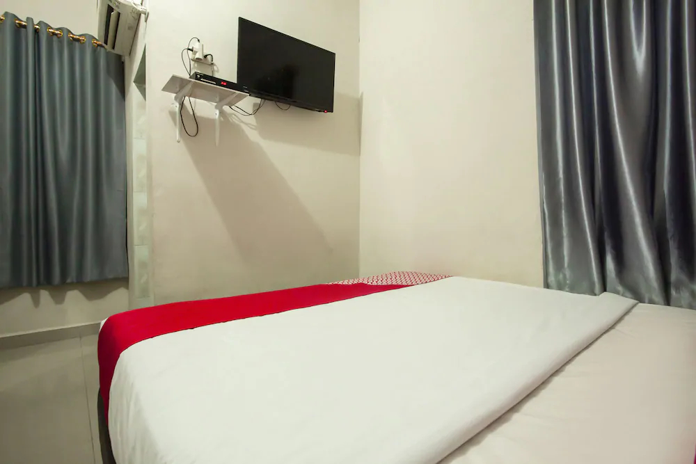 Hotel Apple by OYO Rooms