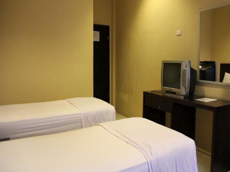 Hotel Sing A Song