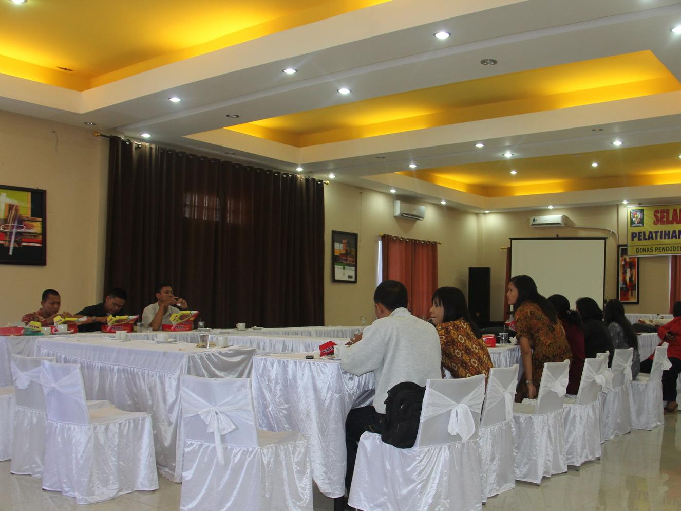 Hotel Sing A Song