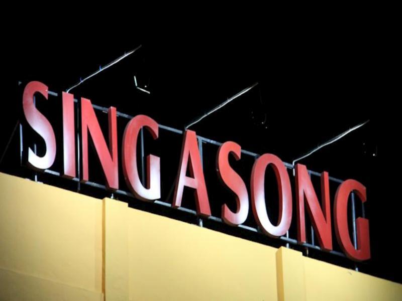 Hotel Sing A Song