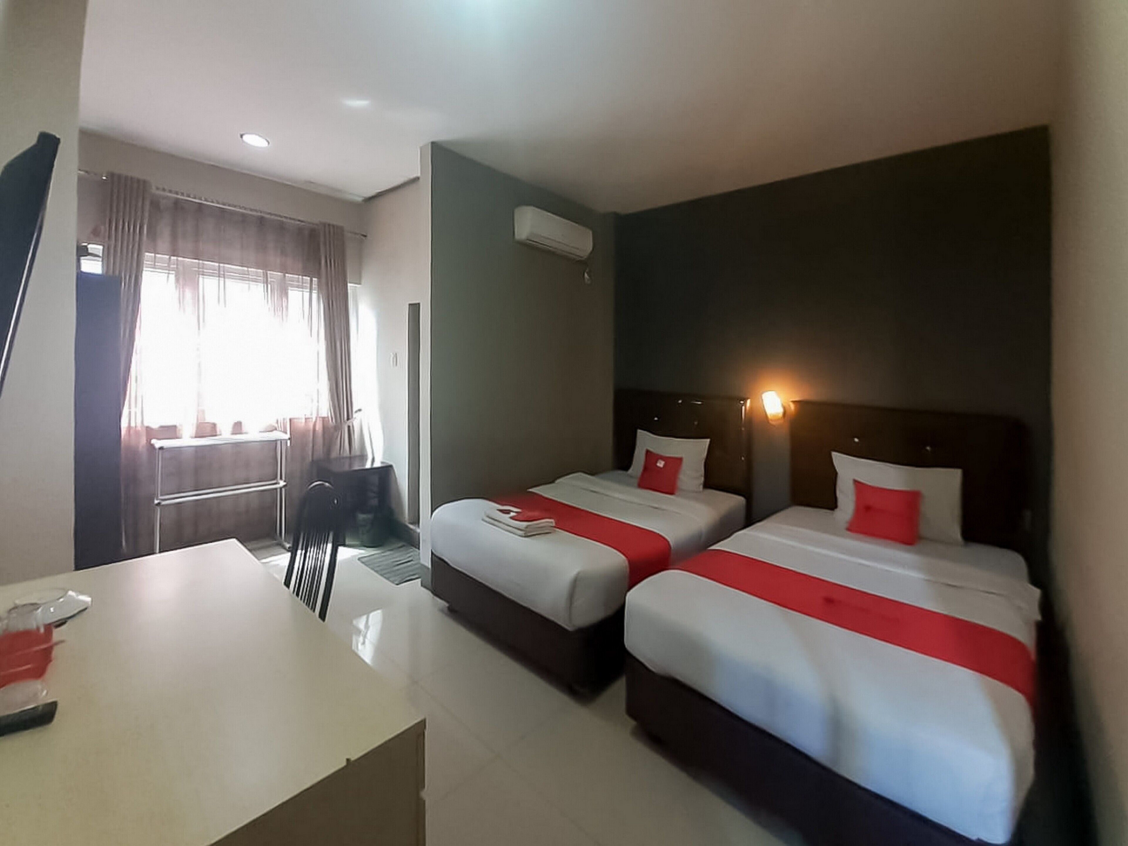 MCA Hotel by RedDoorz