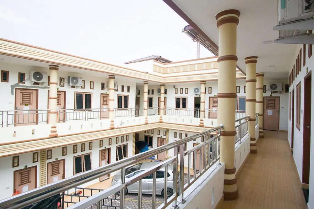 Perhatian II by RedDoorz