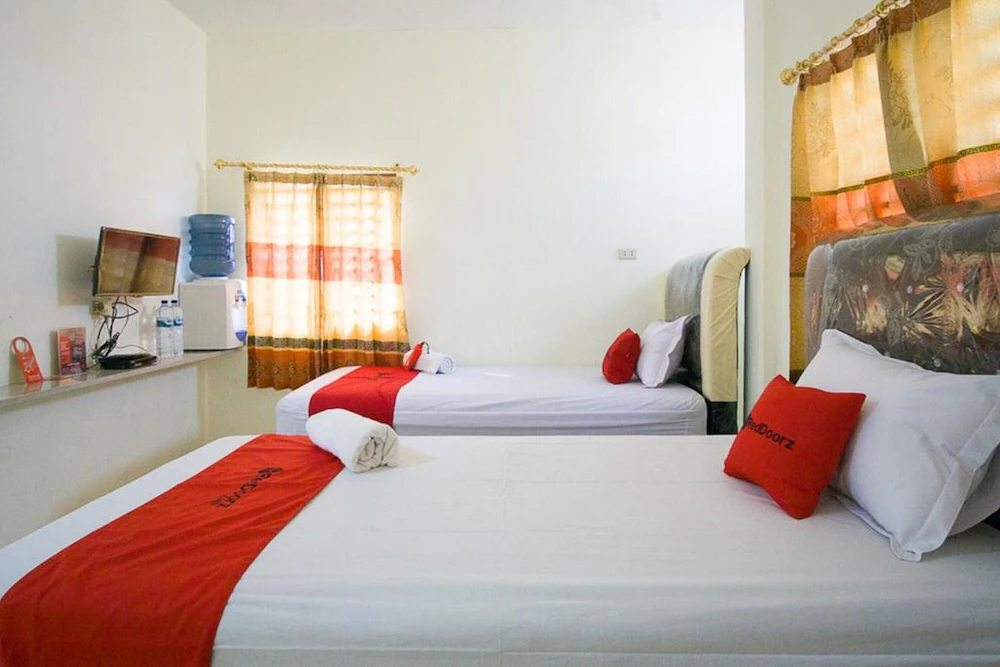 Perhatian II by RedDoorz