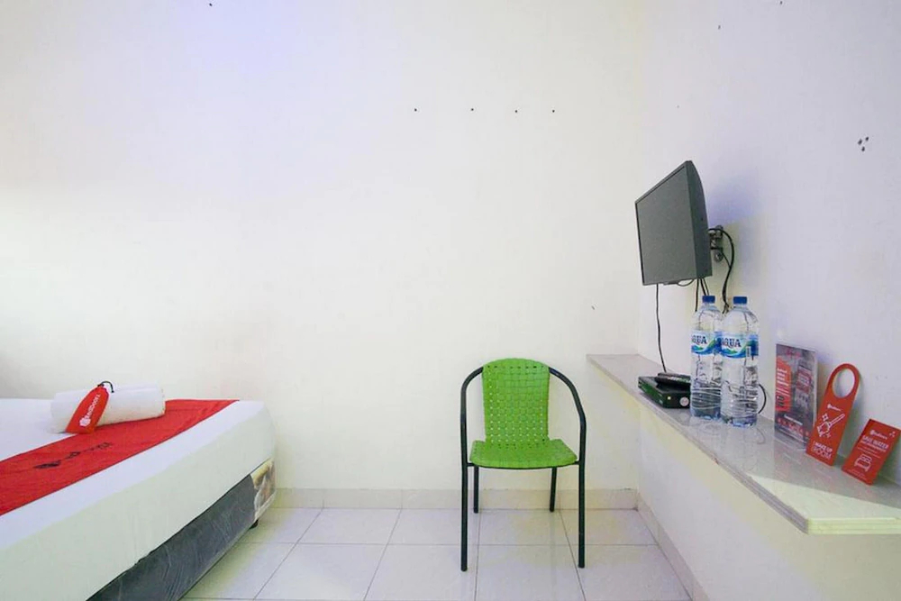 Perhatian II by RedDoorz