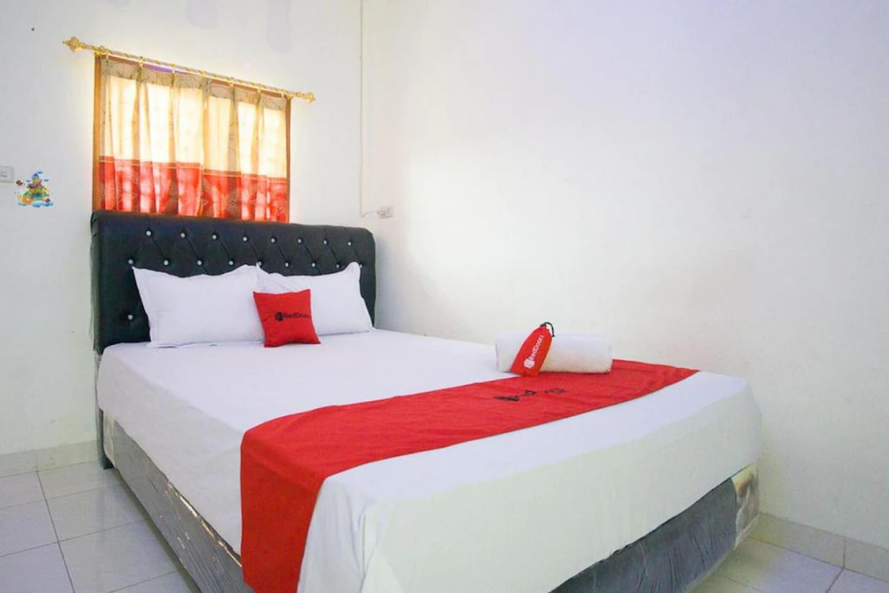 Perhatian II by RedDoorz