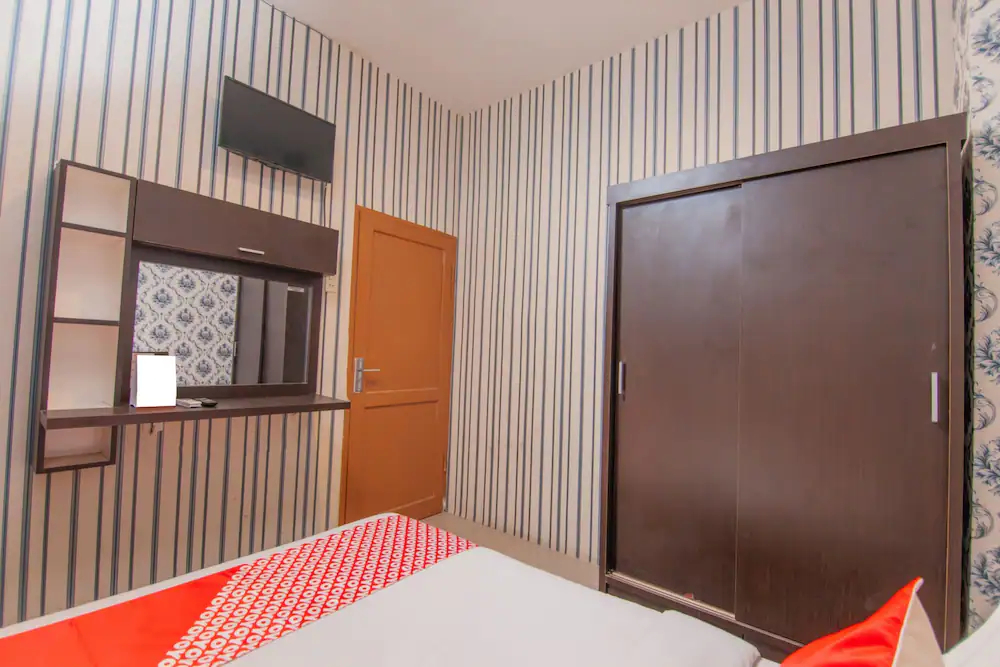 Residence 68 by OYO Rooms