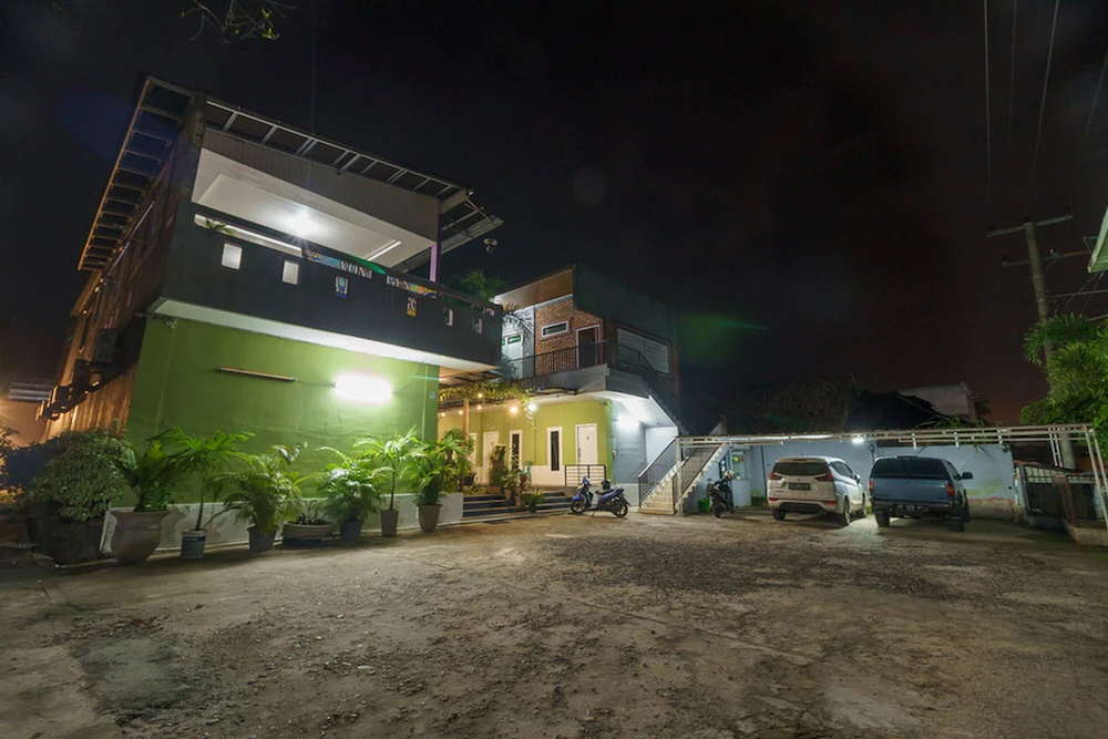 Note Hotel Syariah by OYO