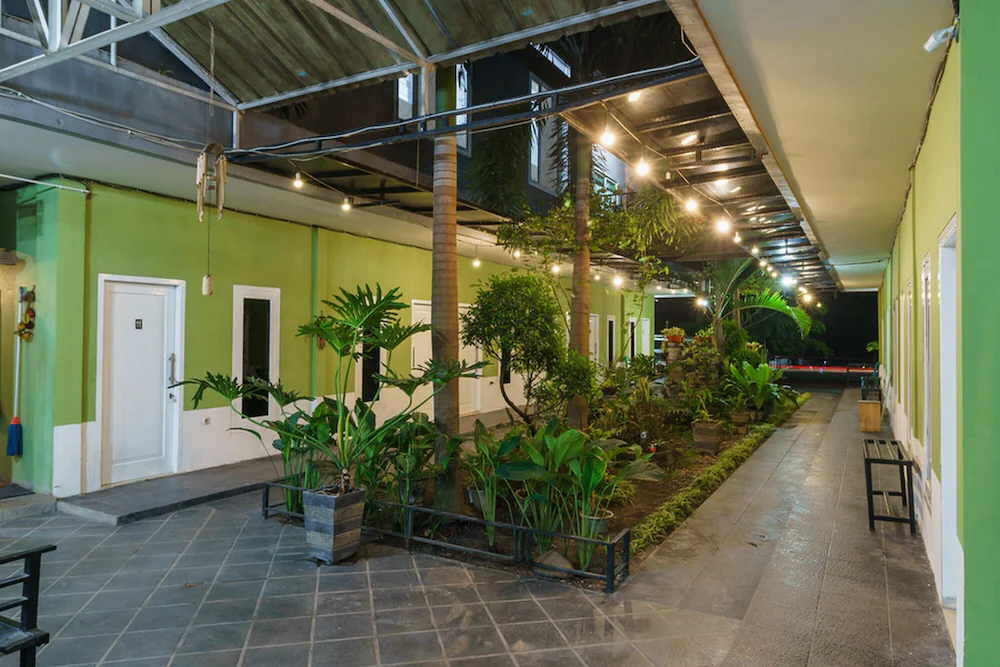 Note Hotel Syariah by OYO