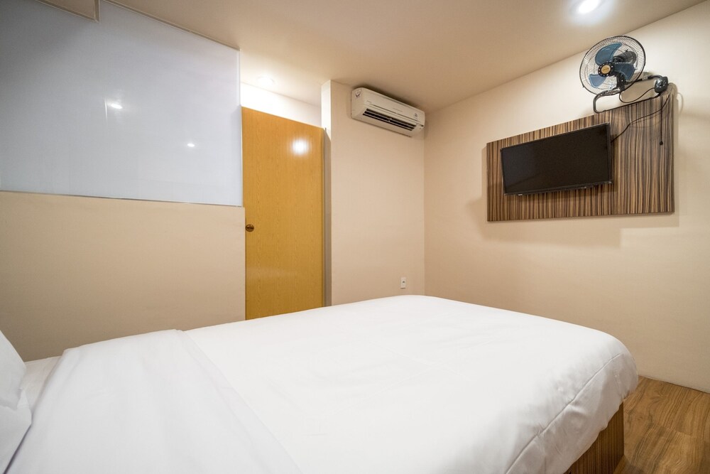 Hotel Harley by OYO Rooms