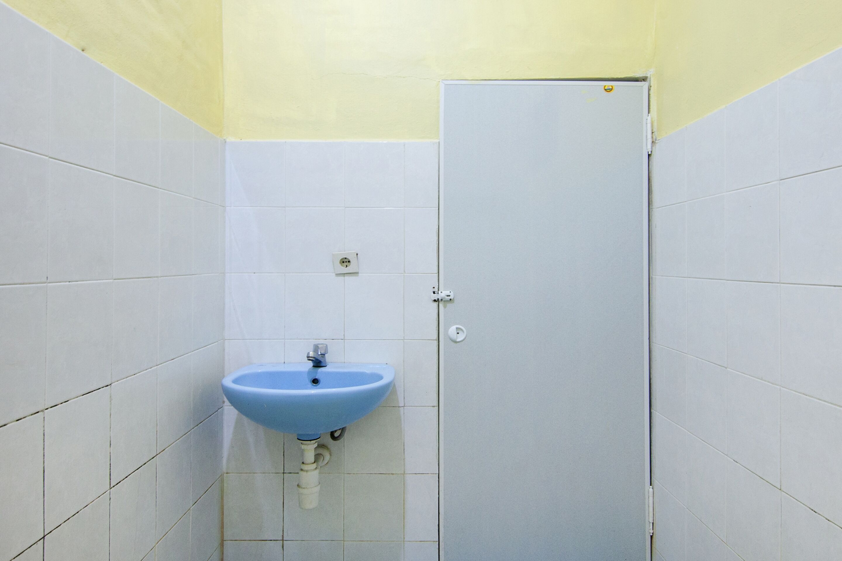 Thyesza Hotel by OYO Rooms