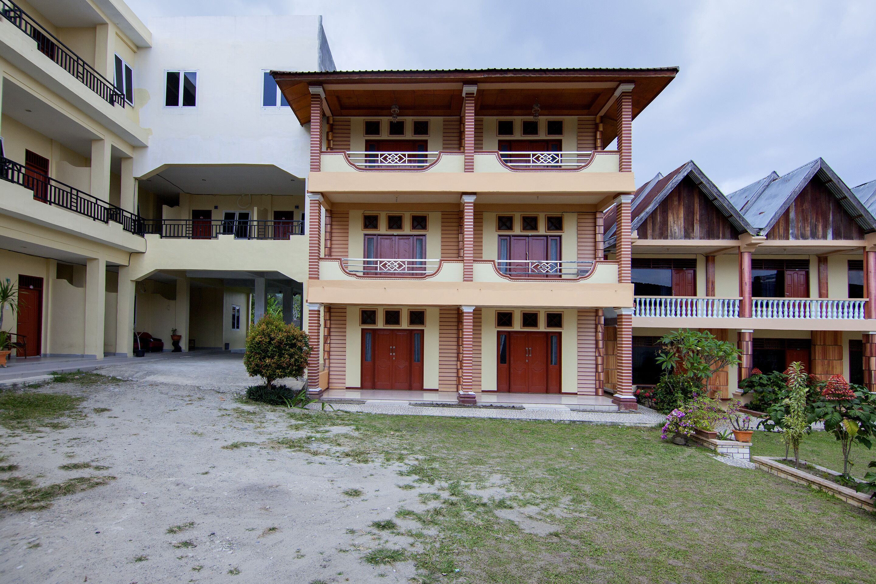 Thyesza Hotel by OYO Rooms