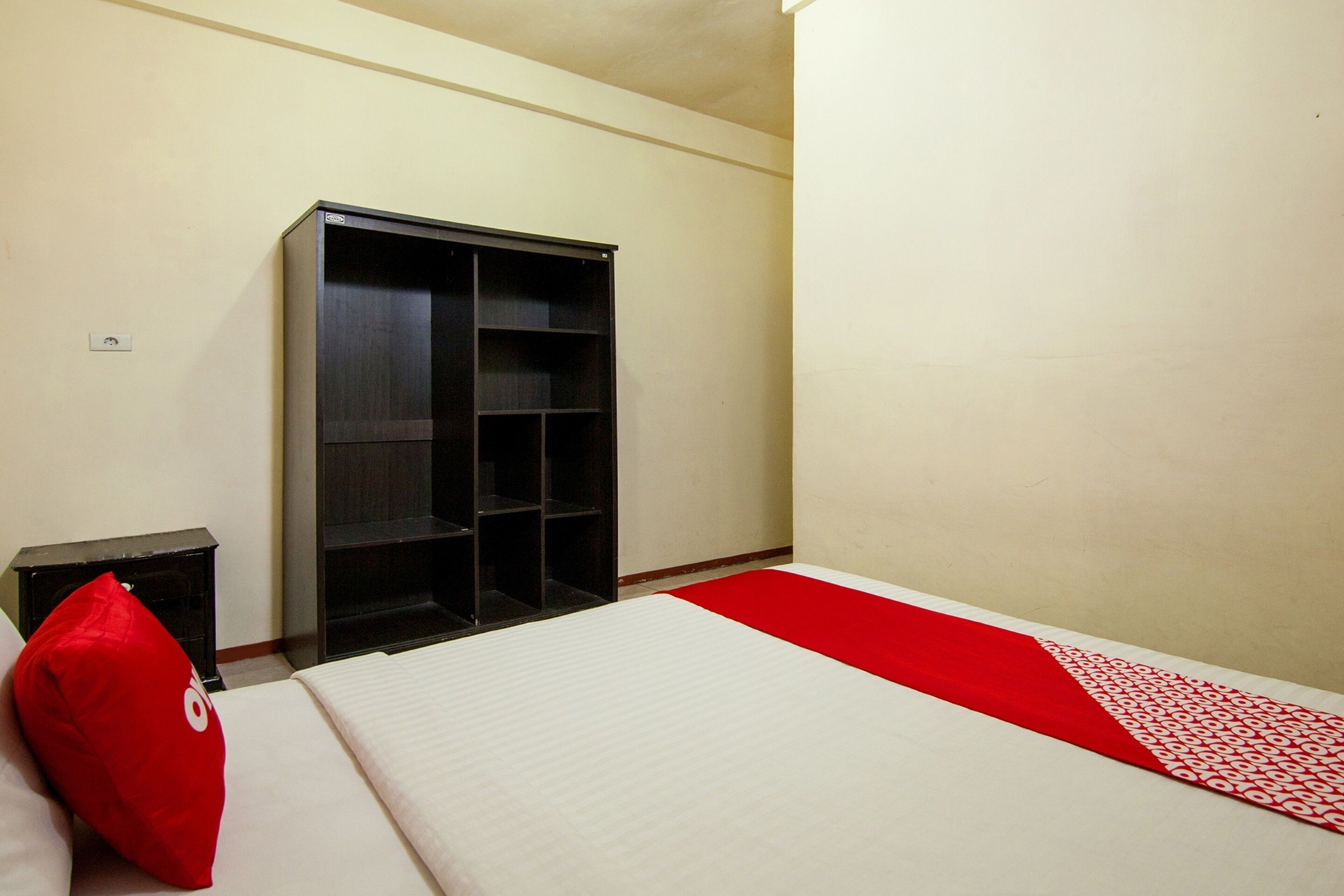 Thyesza Hotel by OYO Rooms