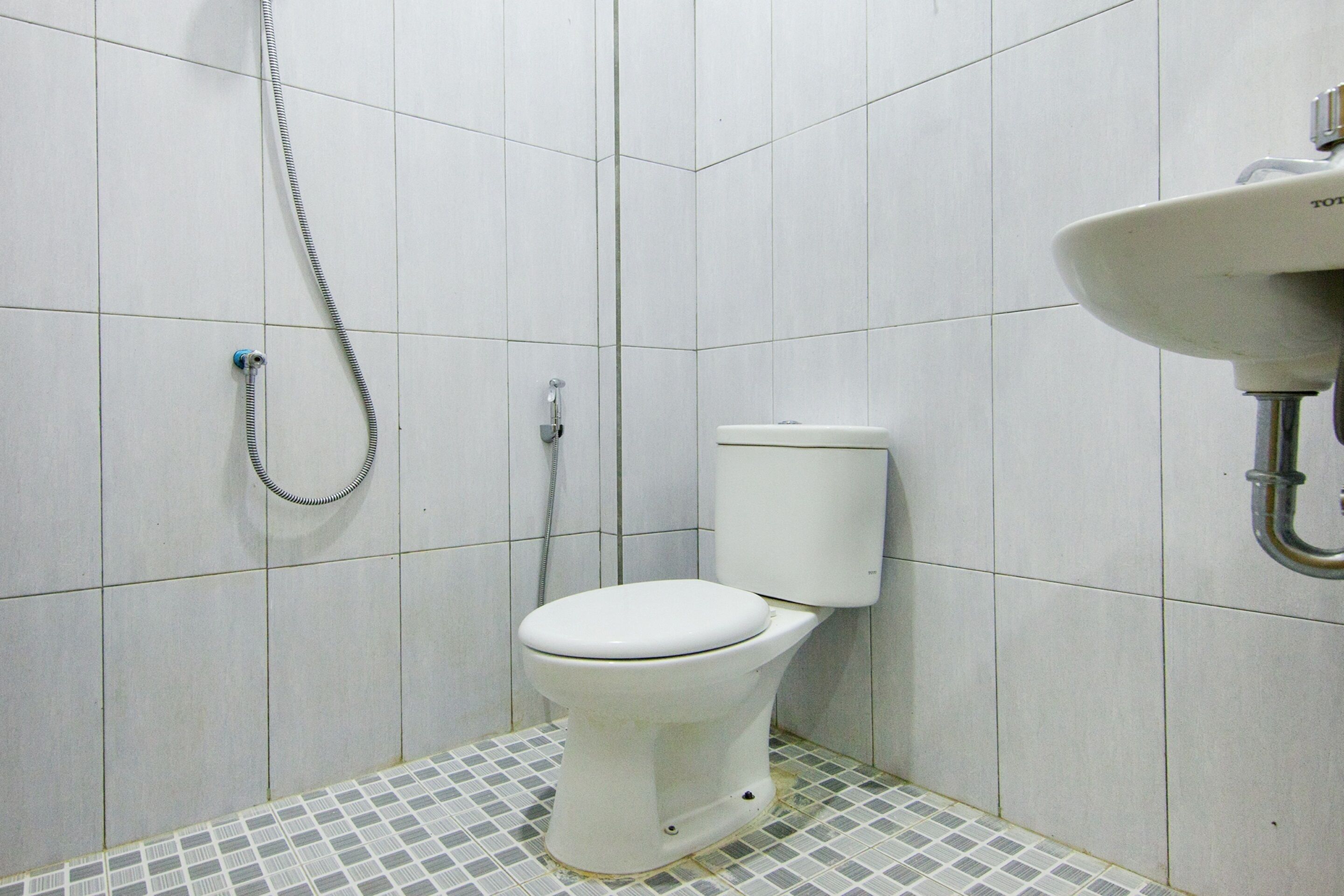 Thyesza Hotel by OYO Rooms