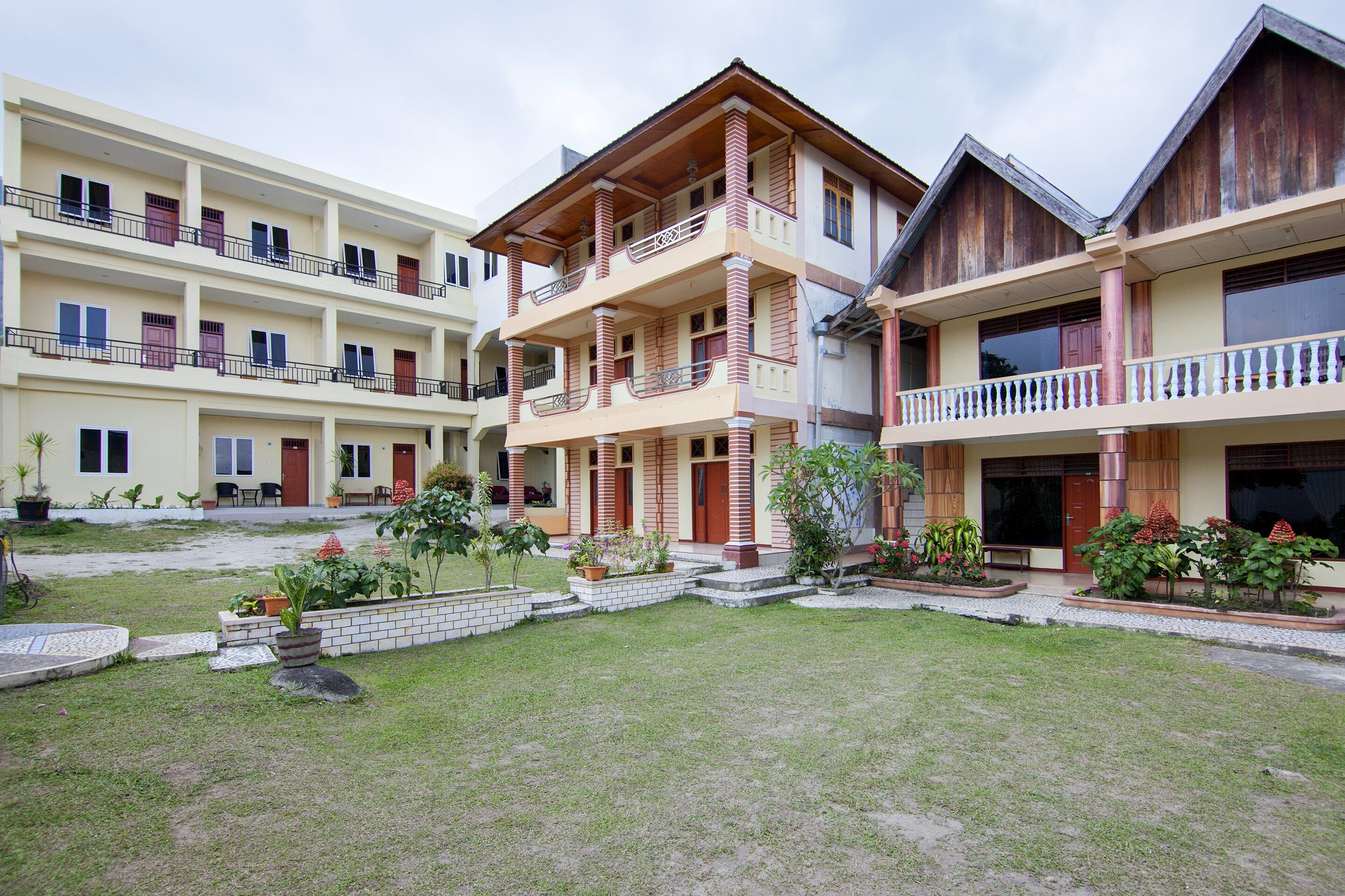 Thyesza Hotel by OYO Rooms