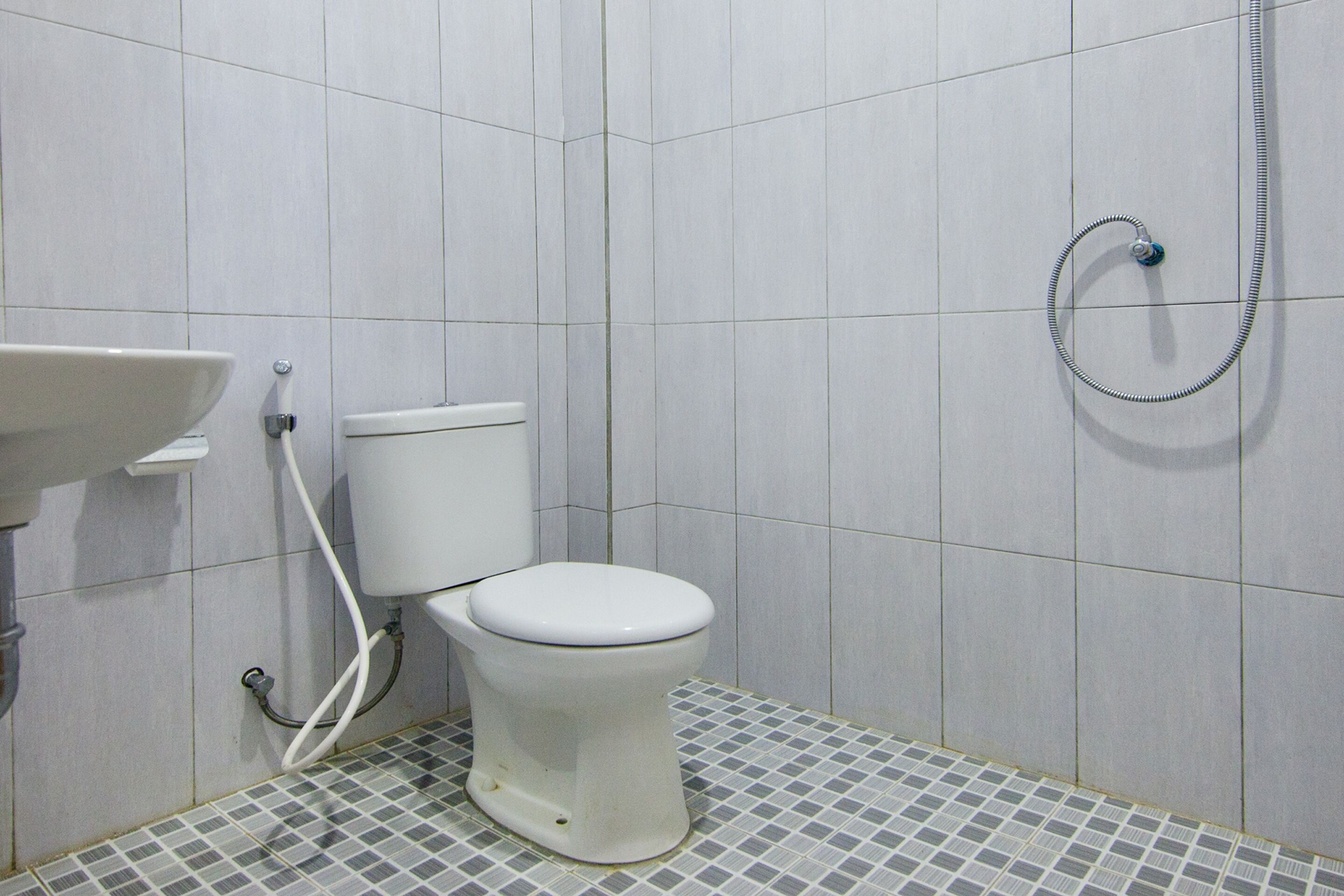 Thyesza Hotel by OYO Rooms