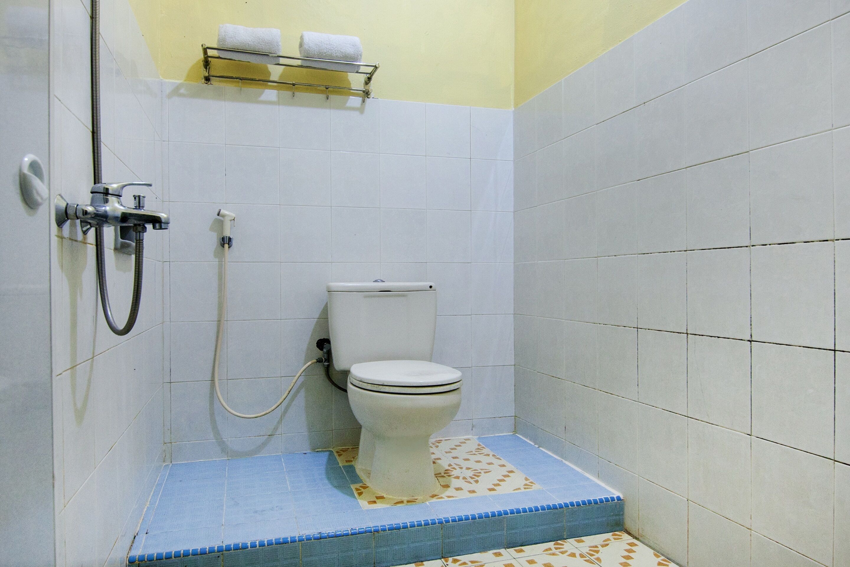 Thyesza Hotel by OYO Rooms