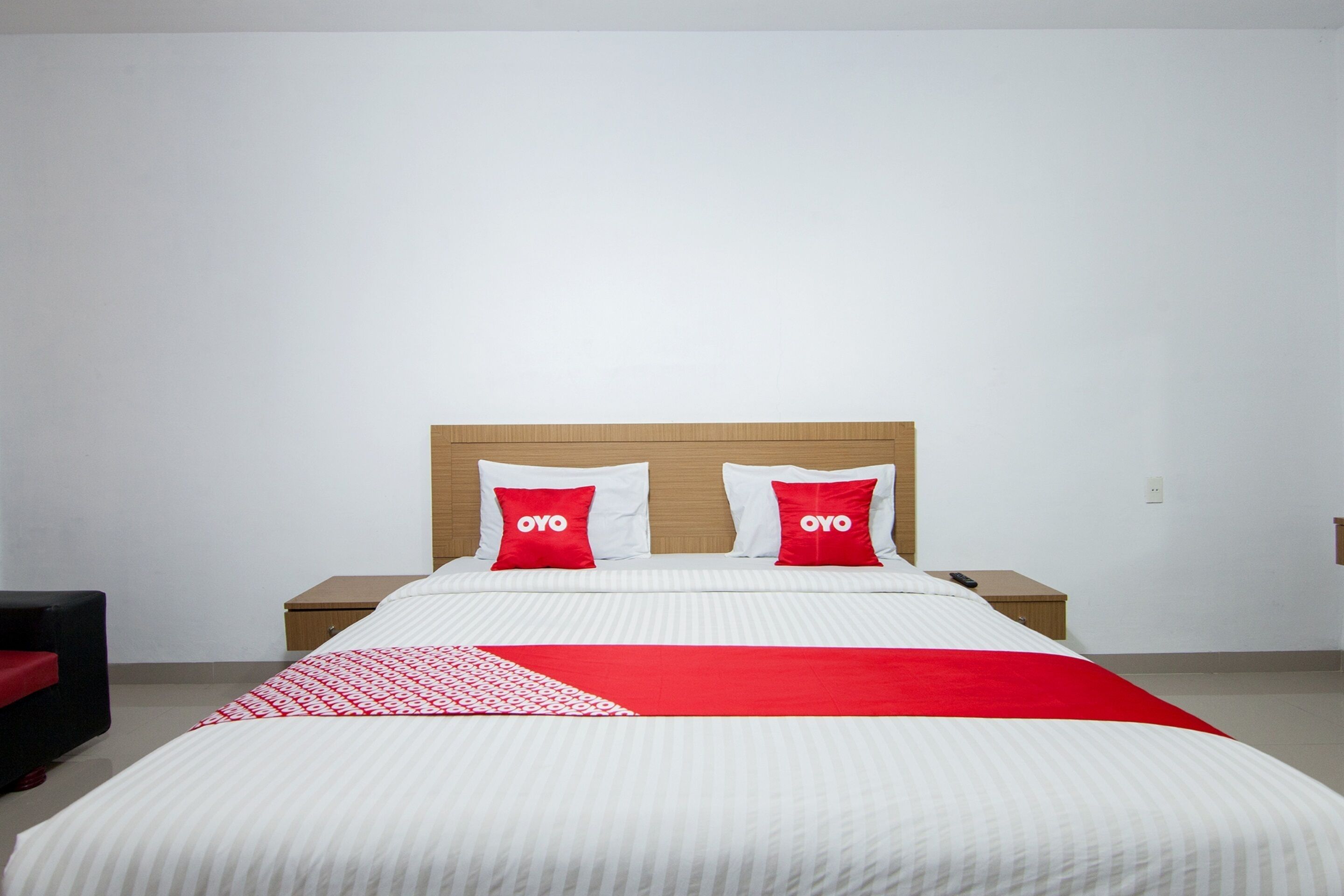 Thyesza Hotel by OYO Rooms