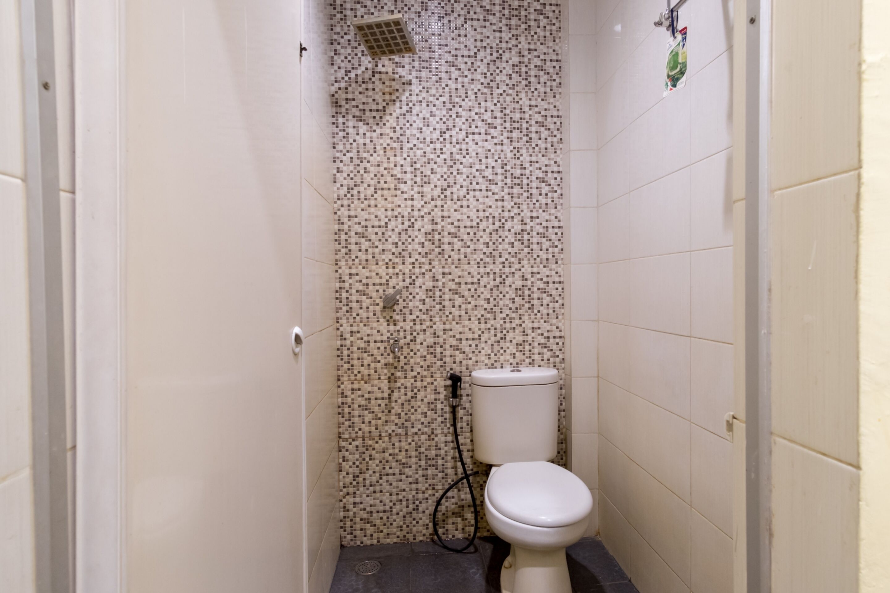 Thyesza Hotel by OYO Rooms