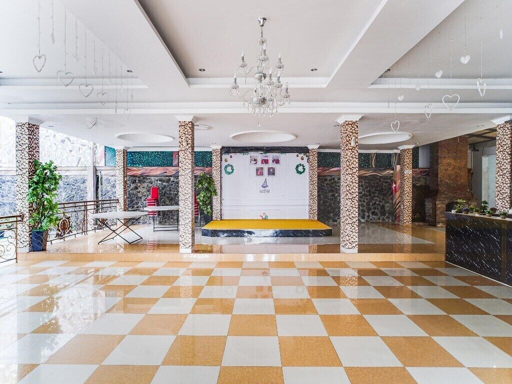 Esther Hotel