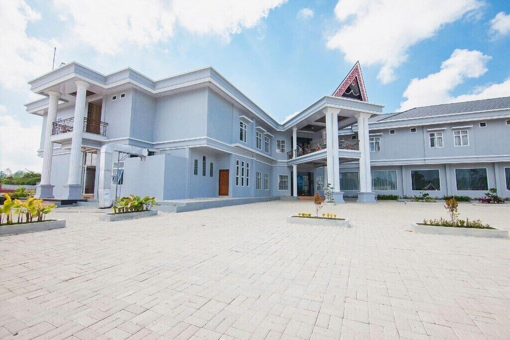 Esther Hotel