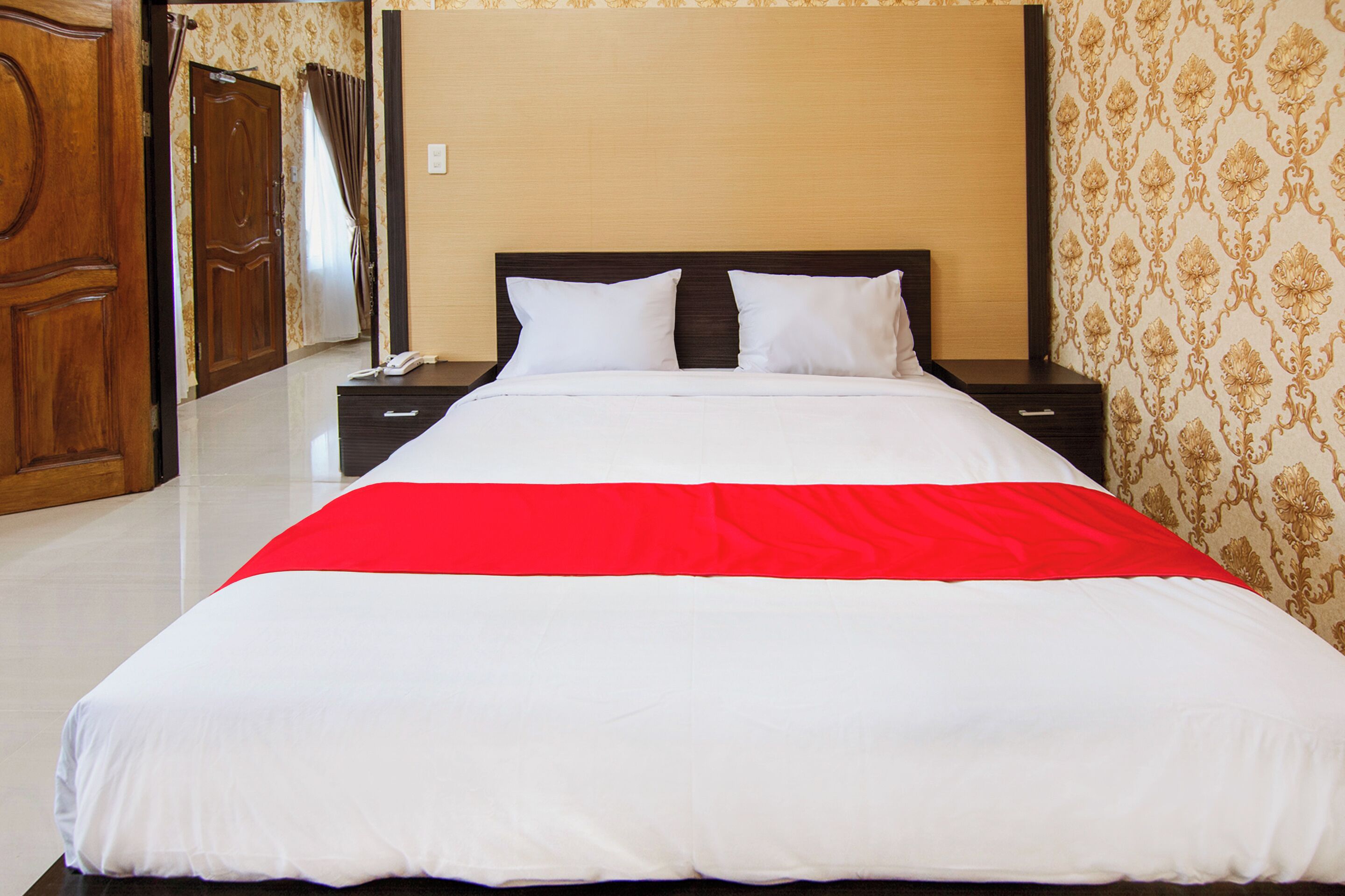 Esther Hotel