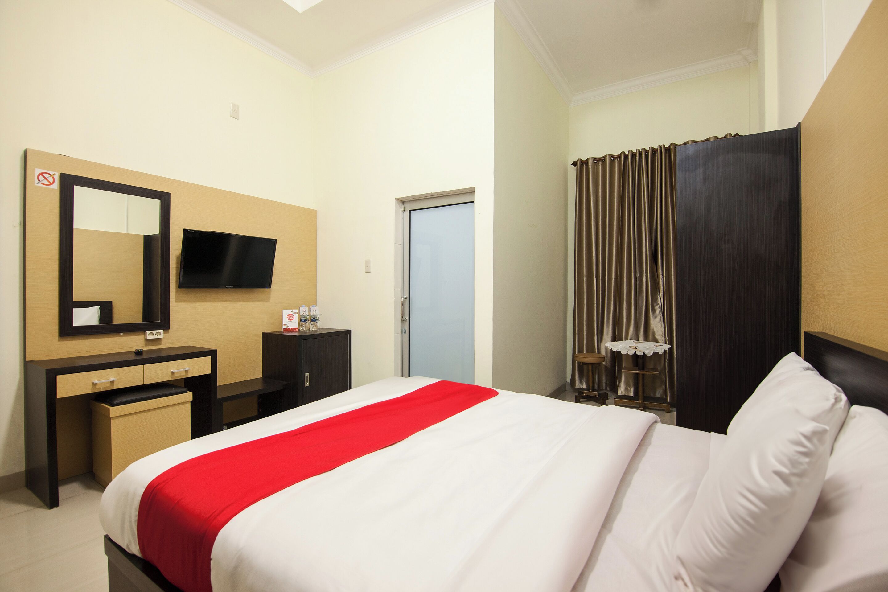 Esther Hotel