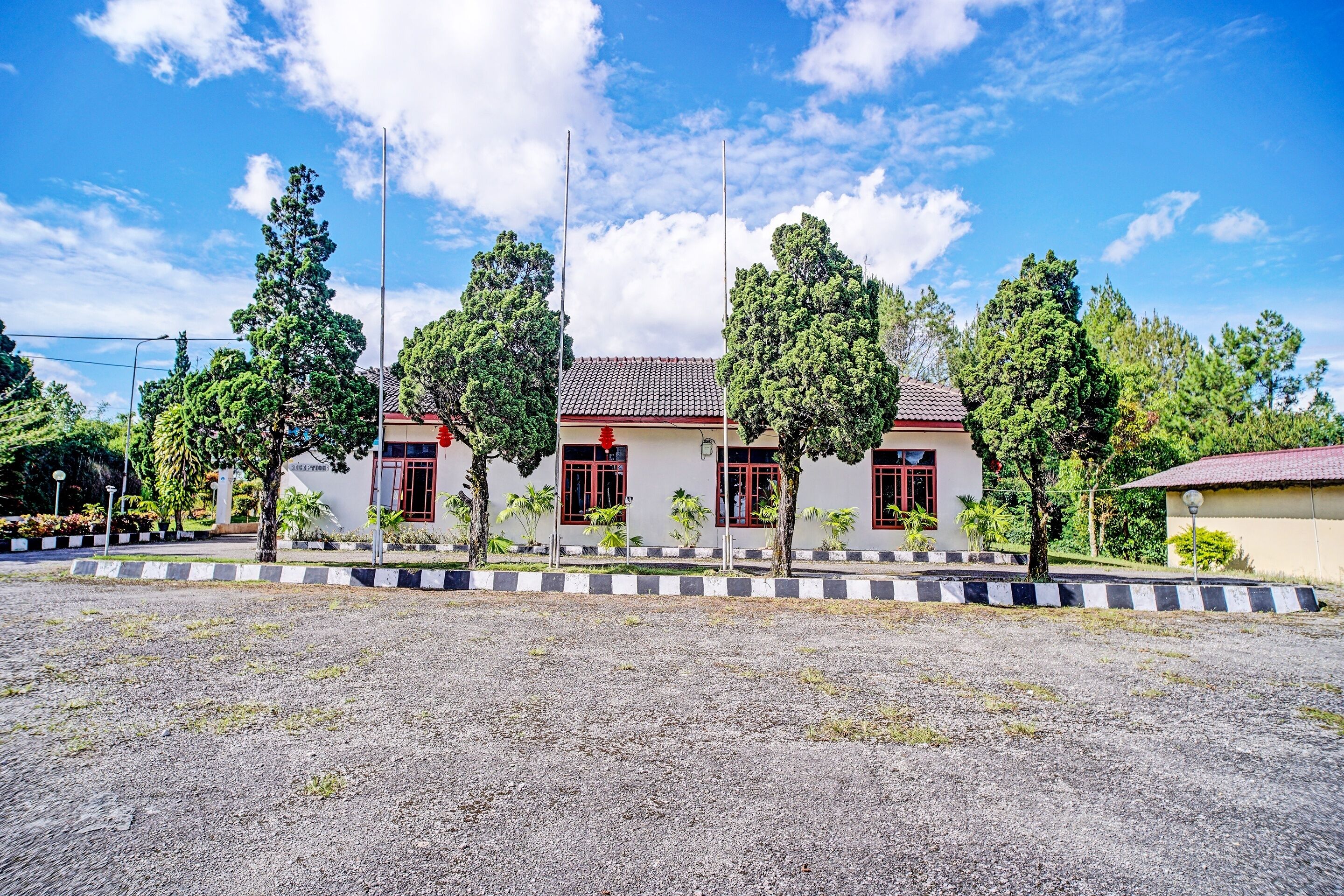 Capital O 92214 Beristera Hotel