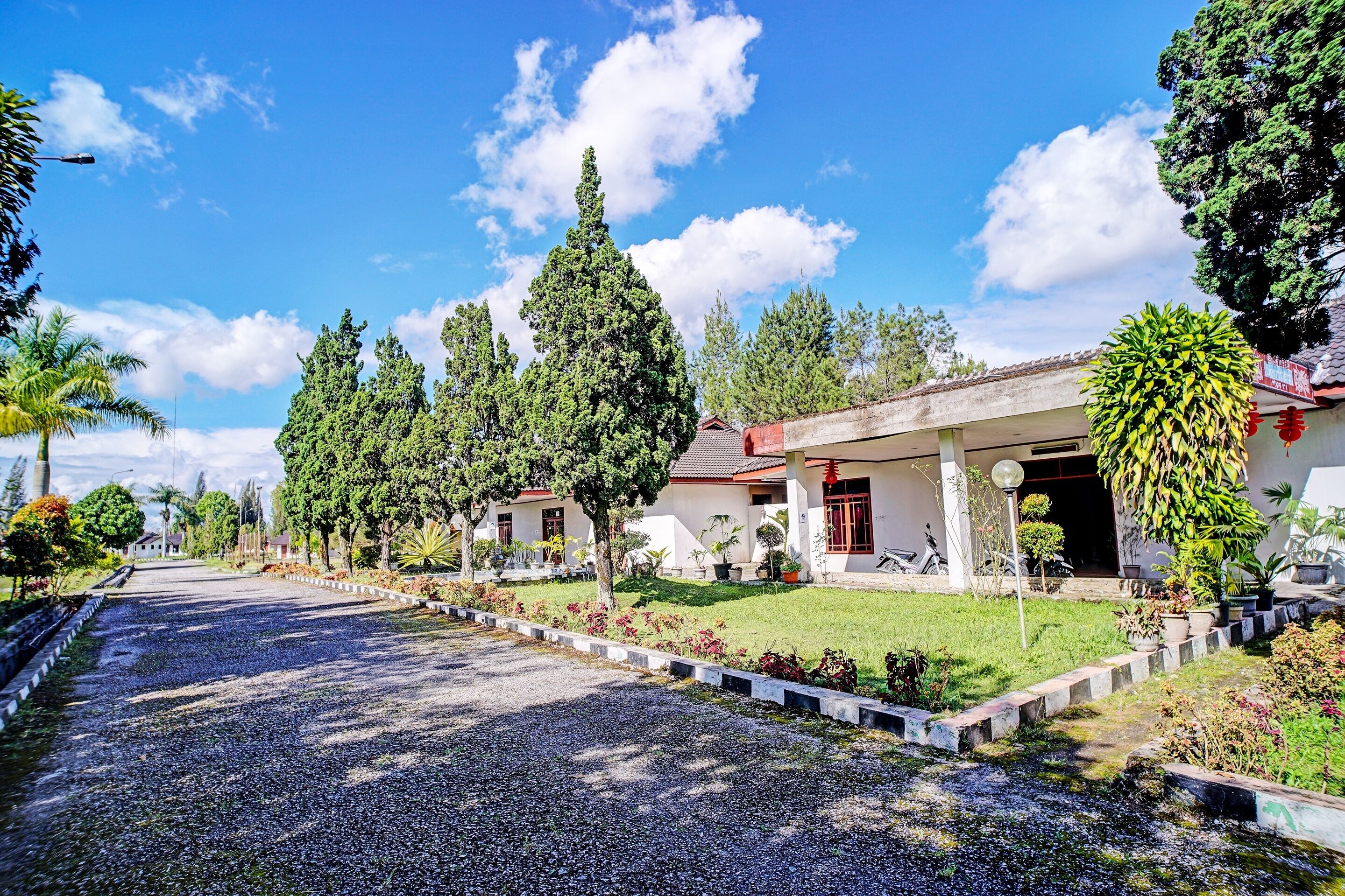 Capital O 92214 Beristera Hotel