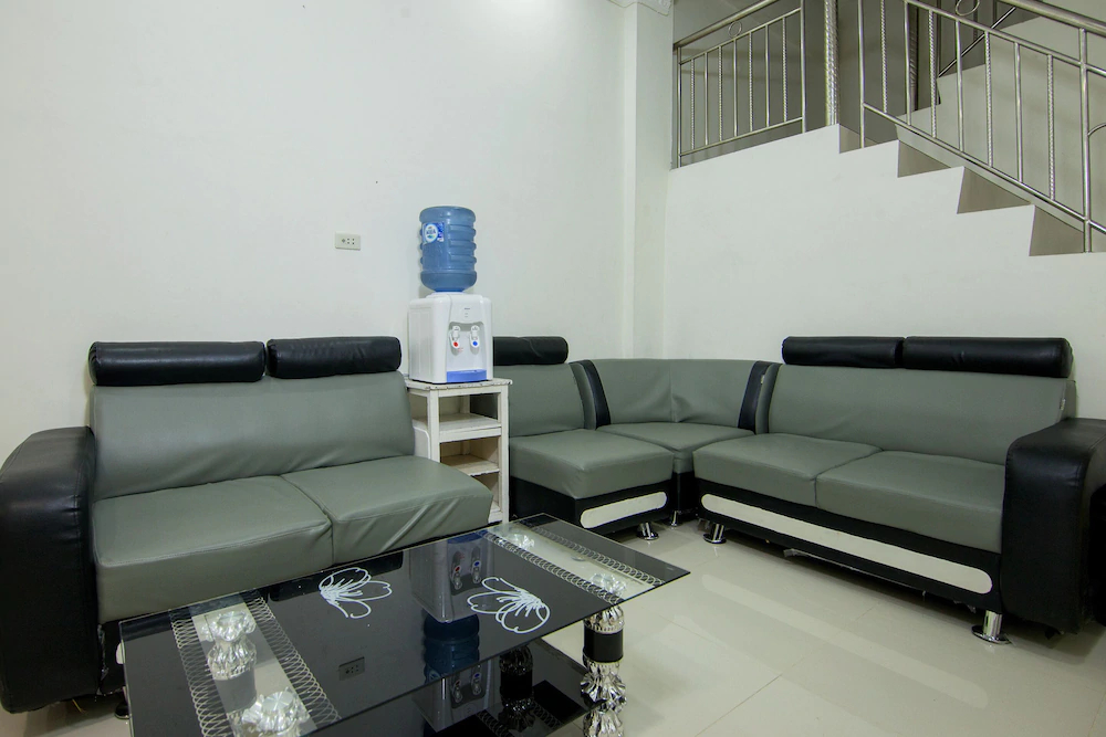Pink's Guest House by OYO Rooms