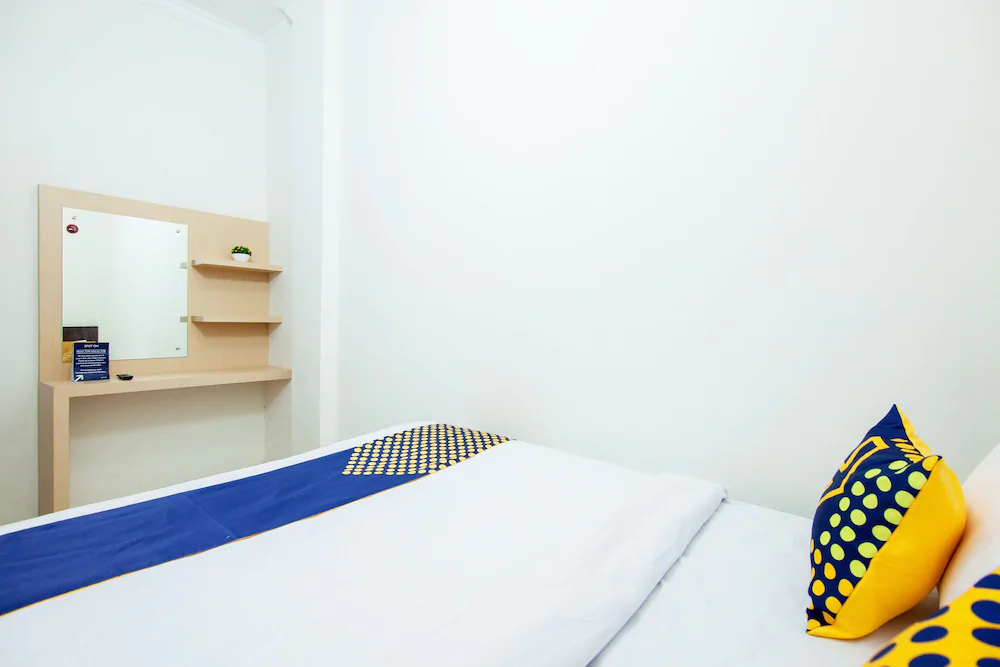 Pink's Guest House by OYO Rooms