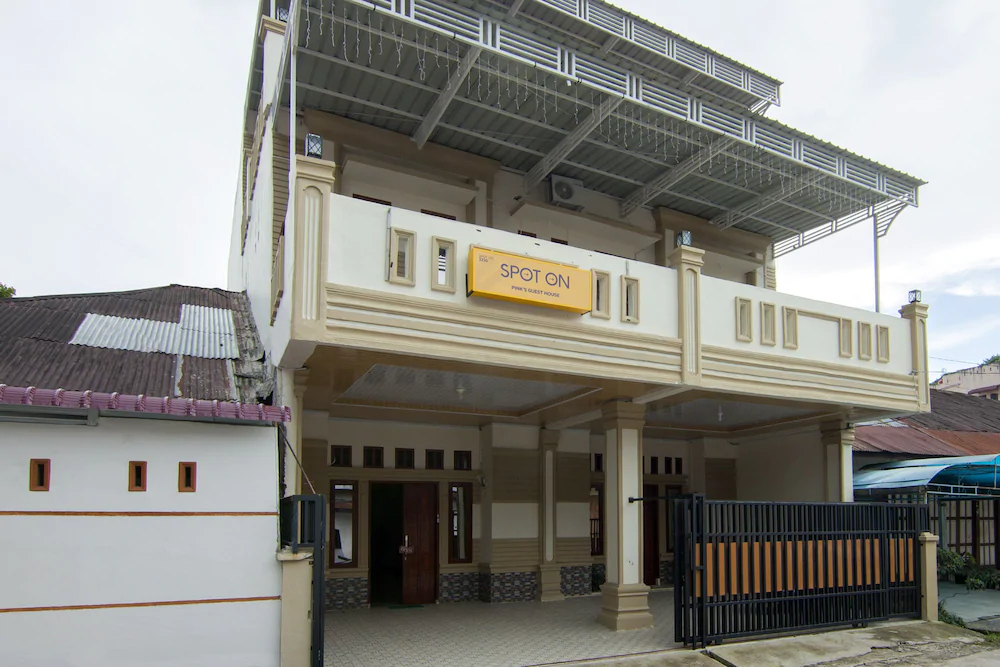 Pink's Guest House by OYO Rooms
