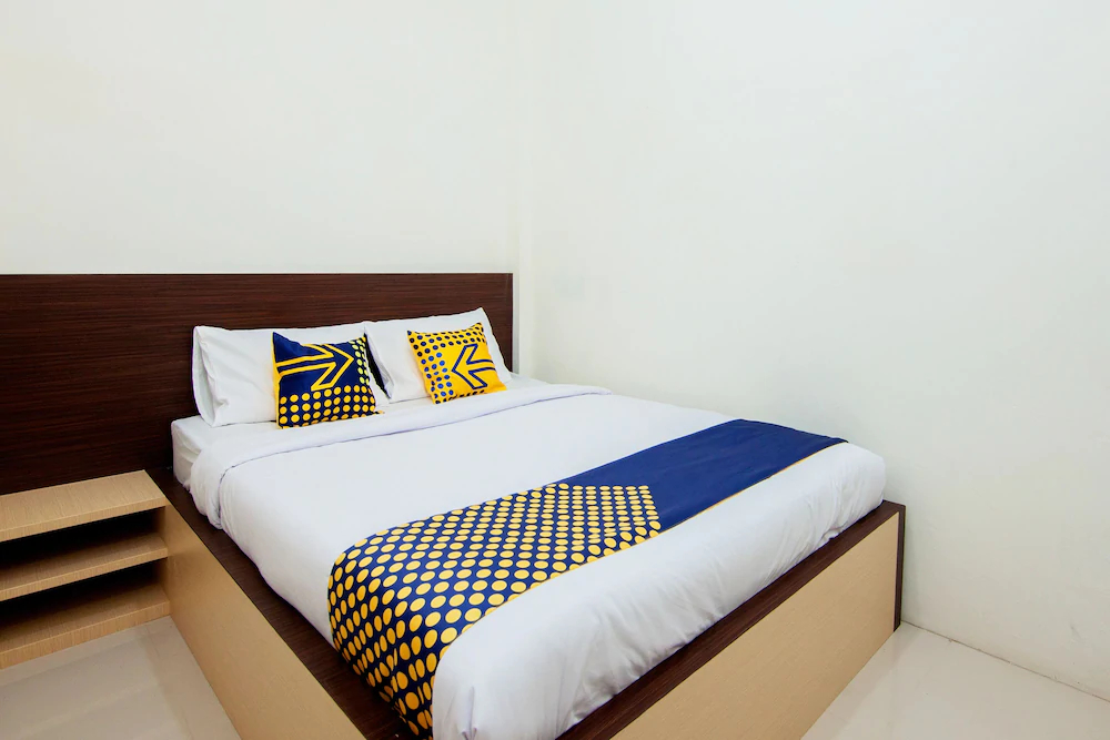 Pink's Guest House by OYO Rooms