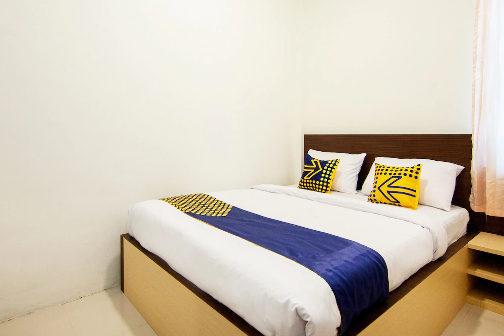Pink's Guest House by OYO Rooms