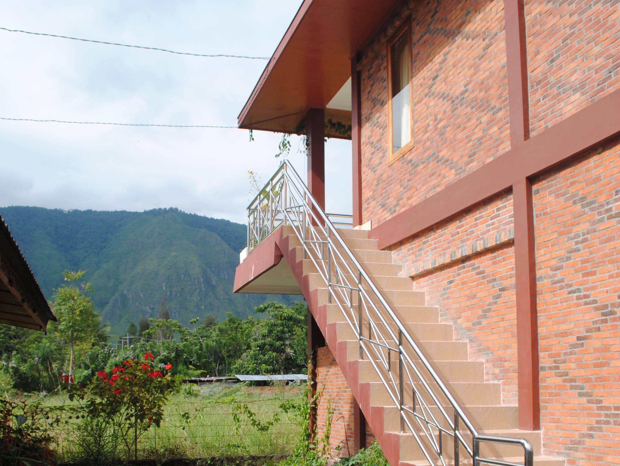Toba Village Inn
