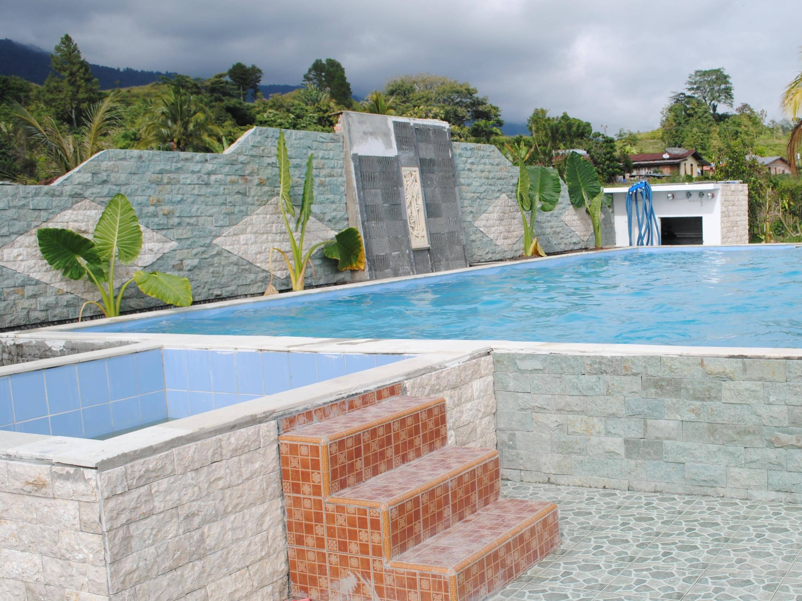 Toba Village Inn