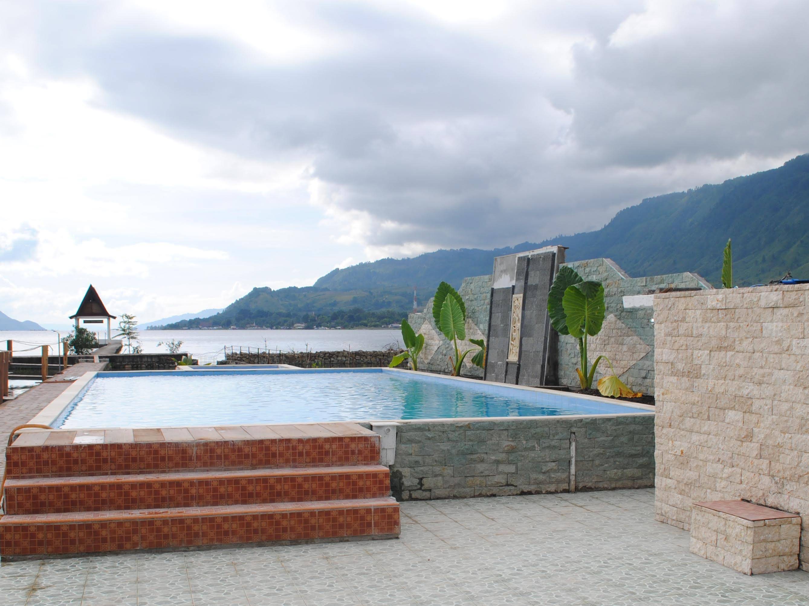 Toba Village Inn