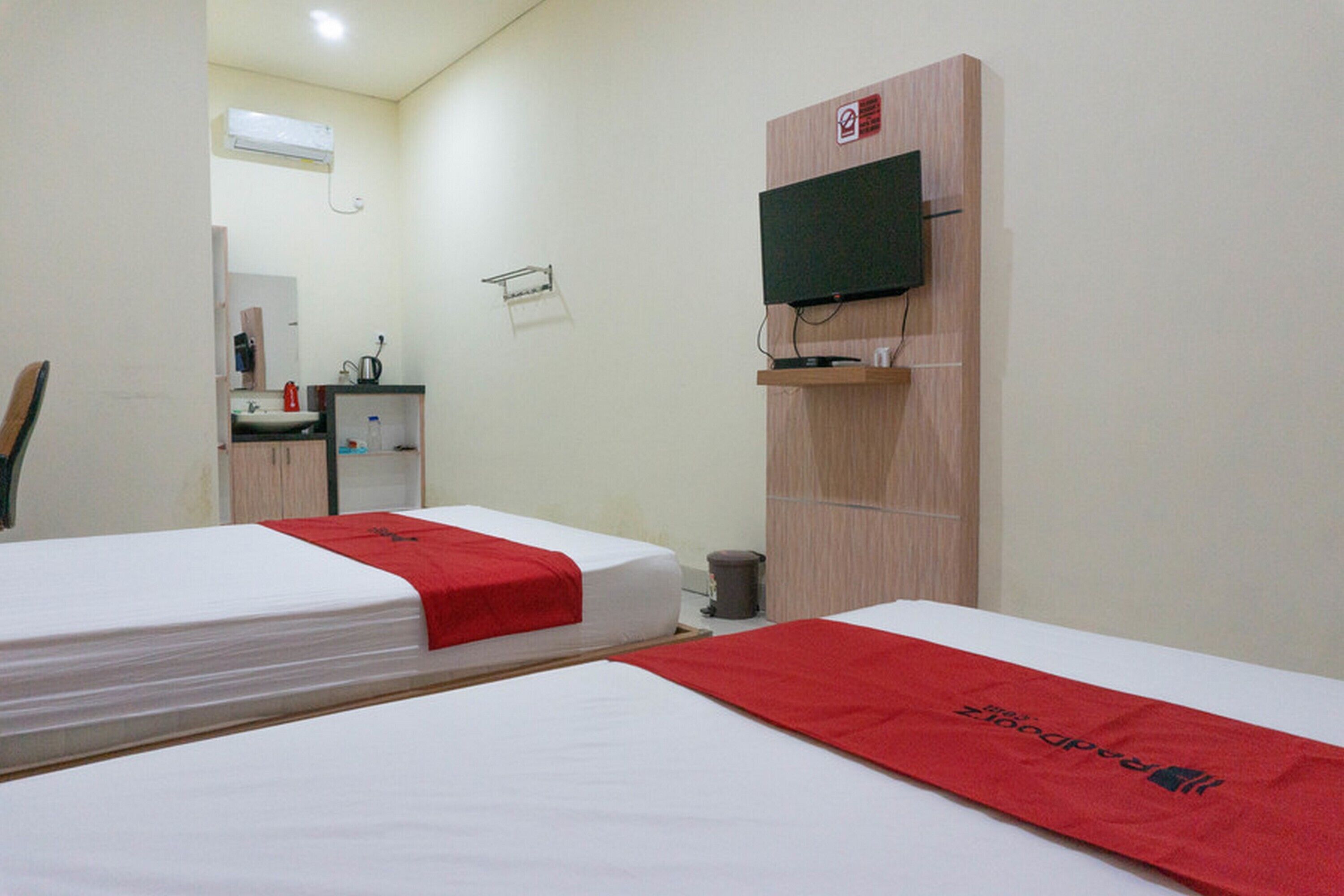 Sakura Homestay by RedDoorz